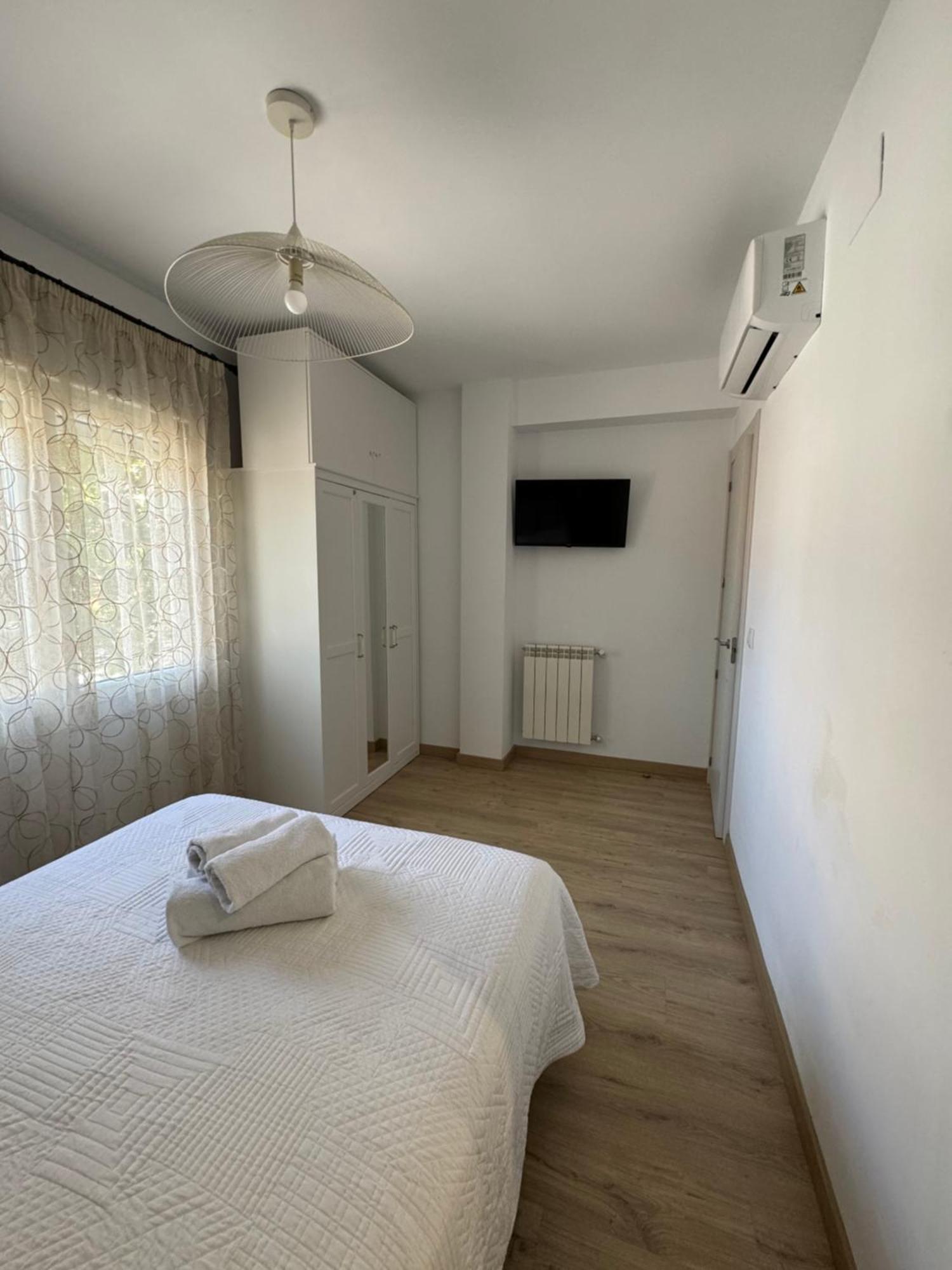 Alcala Luxury Piso Completo De 80M Apartment อัลกาลาเดเอนาเรส ภายนอก รูปภาพ