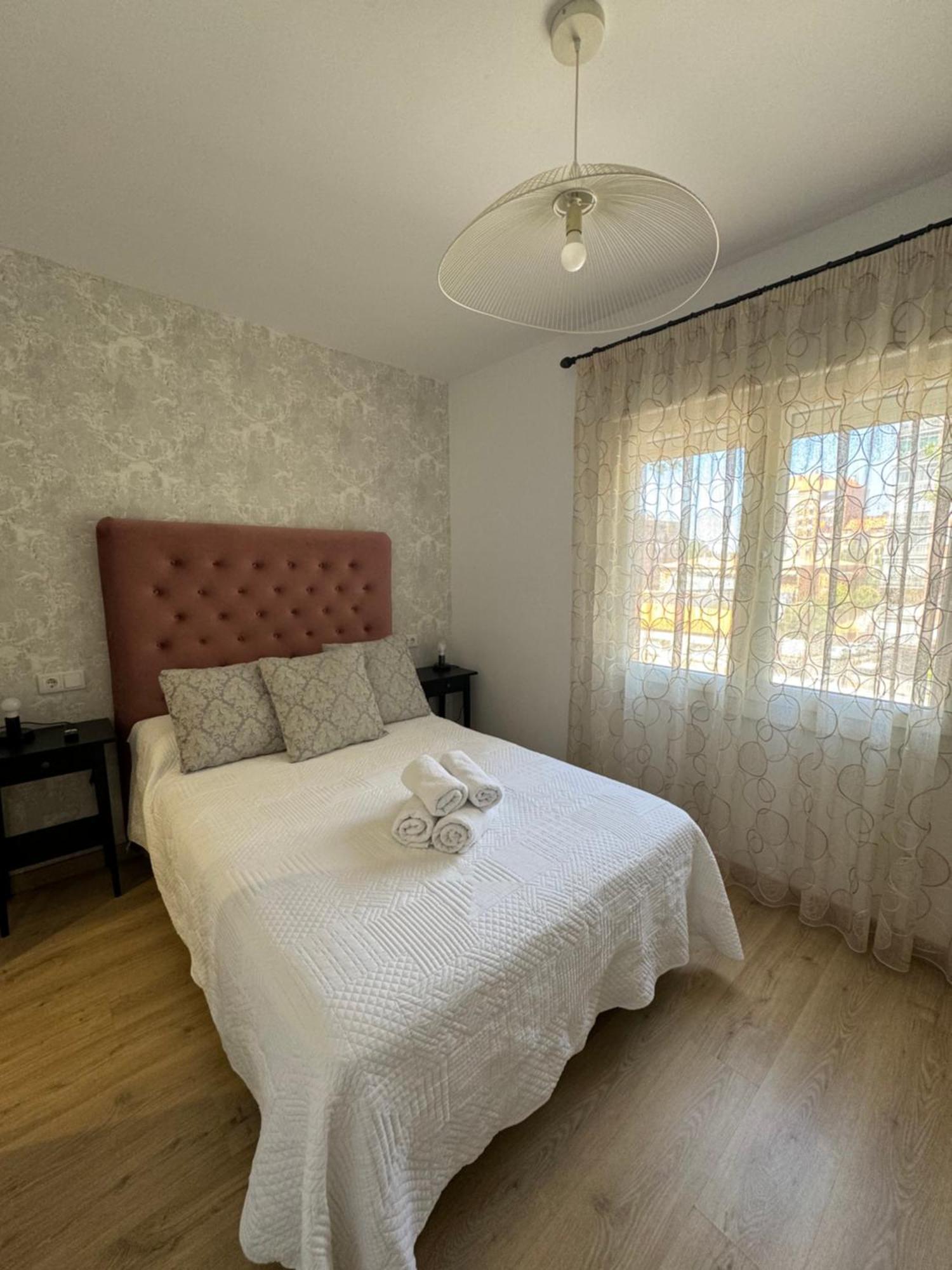 Alcala Luxury Piso Completo De 80M Apartment อัลกาลาเดเอนาเรส ภายนอก รูปภาพ